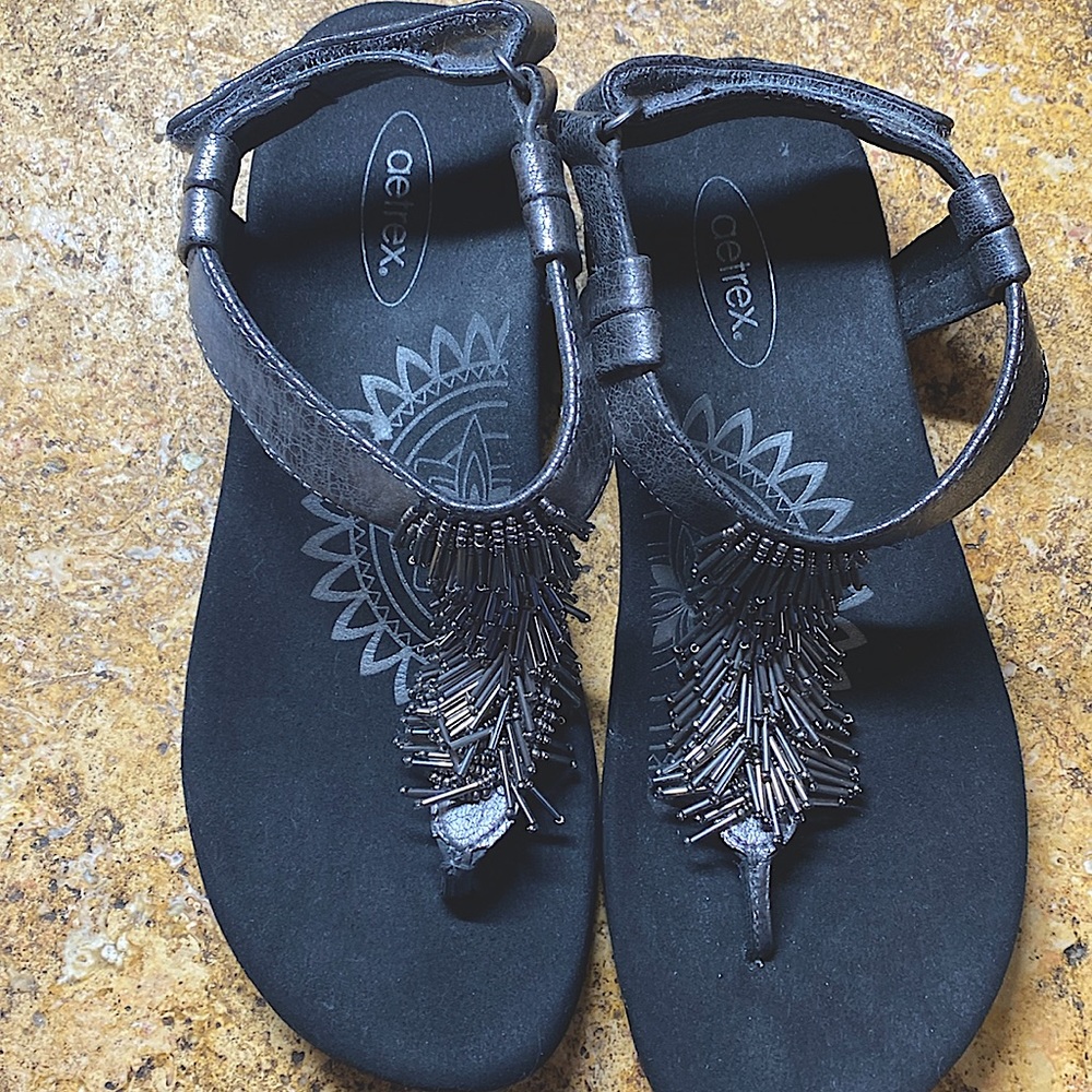 Aetrex flat Beaded Sandal  Beauty and Comfort in one! Velcro close Sz 7. EUR 37